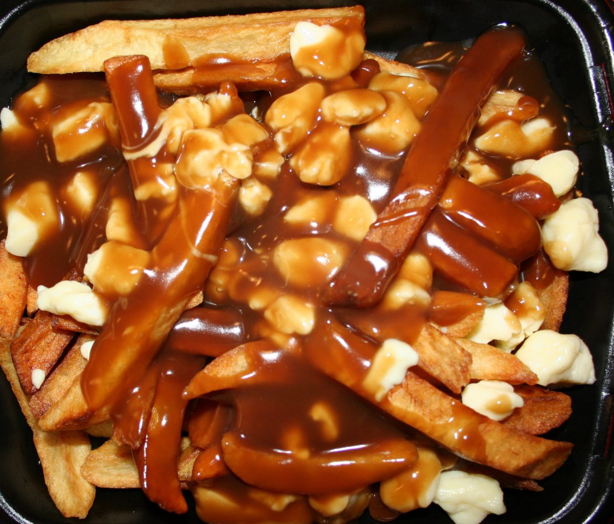 La poutine, plat traditionnel se déguste partout au Québec - Tendances