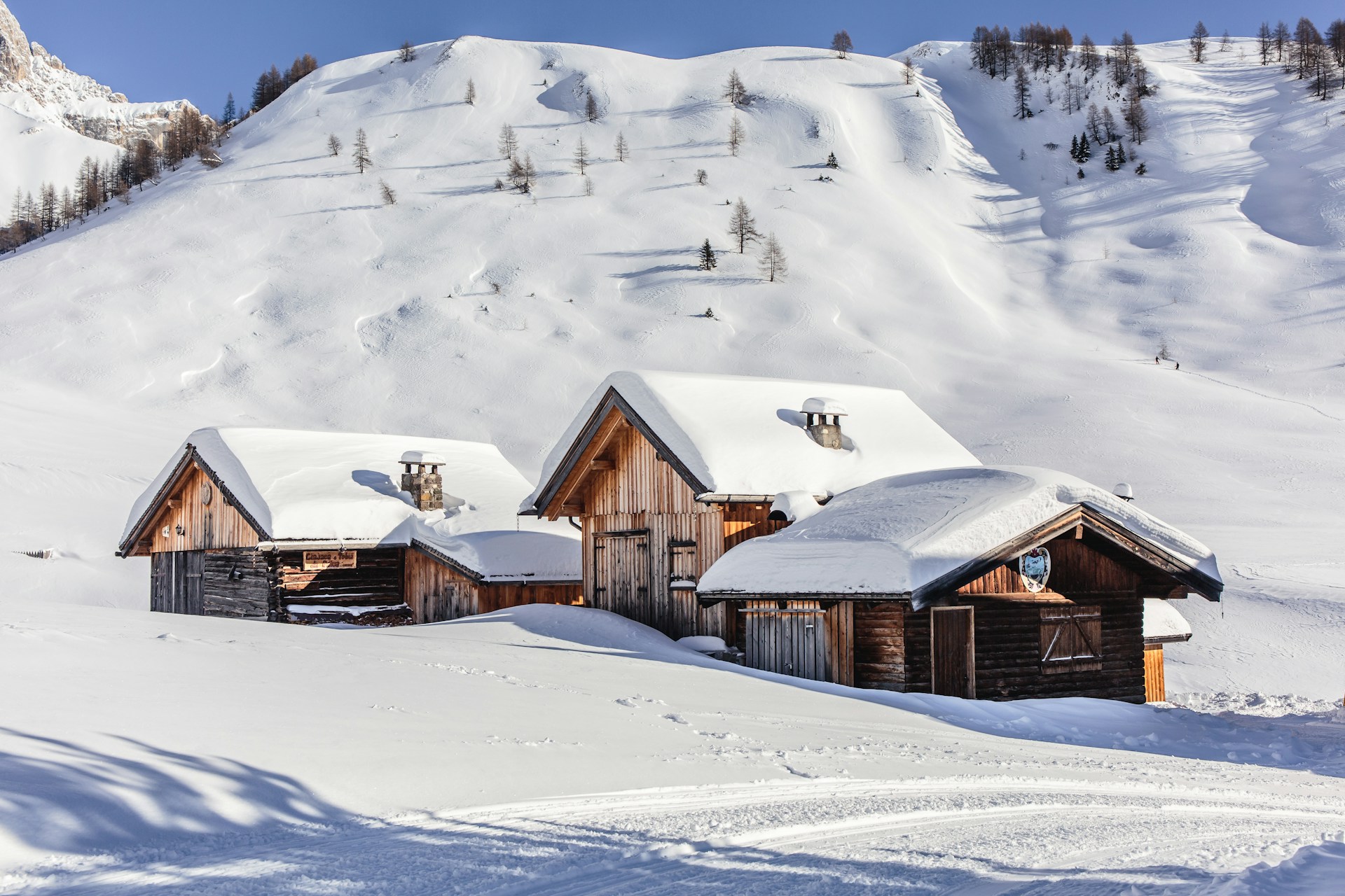 Chalets en bord de piste au ski